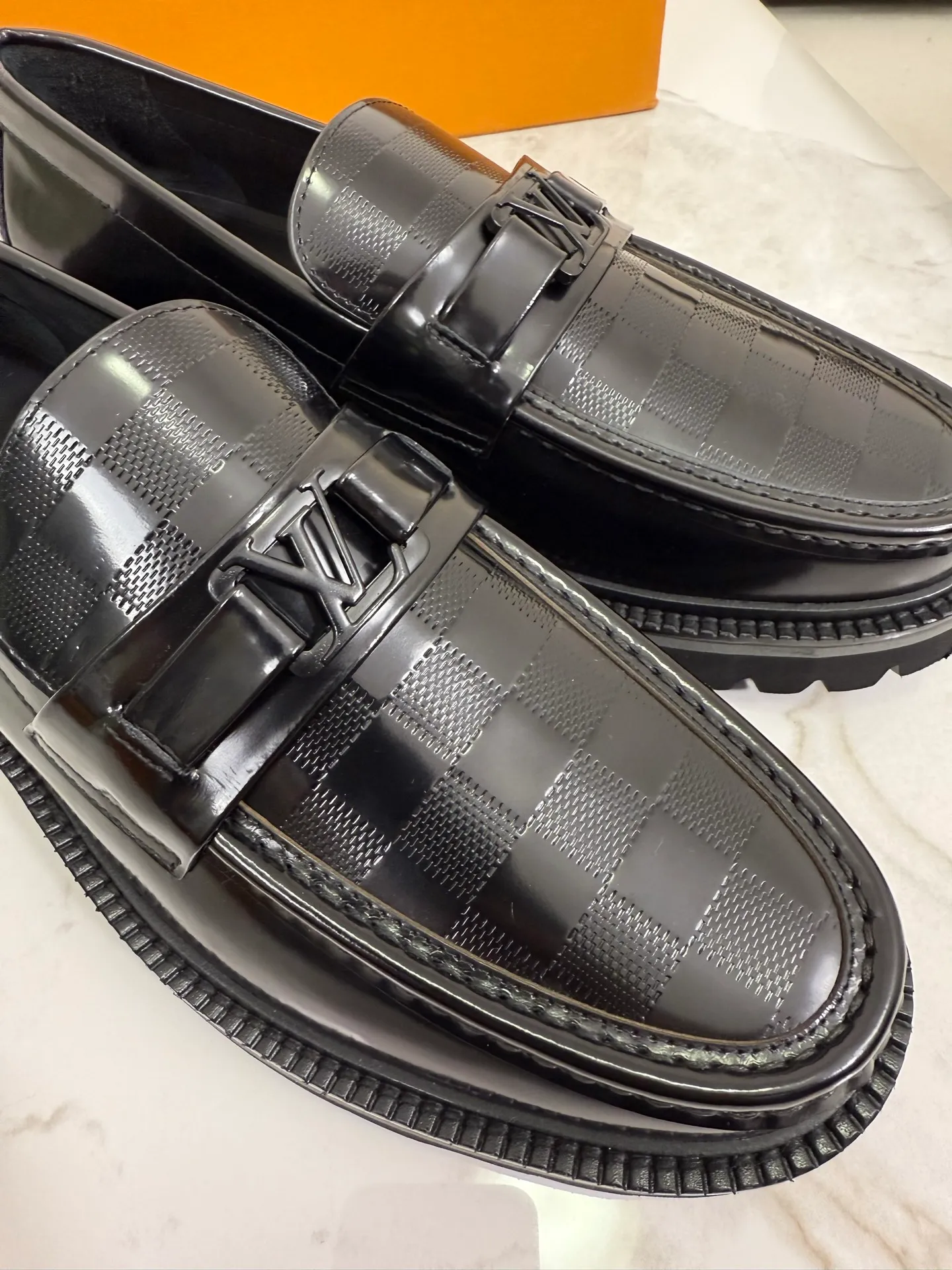 [L Family] Top P: 800💰 ▪️Size: 39-44 (38.45 custom-made) The top male god leather shoes Lv series are sold at the same time with original factory configuration, original cowhide fabric imported from Italy, soft and comfortable, imported water-dyed cow lining, soles: original ultra-light French foam outsole super comfortable, original factory with single goods 🔍🔍high quality, can be entered and exited at will, welcome to compare and synchronize.